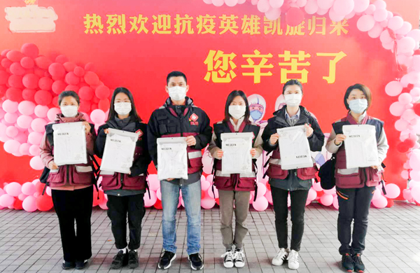 致敬最美逆行者·万利官网股份向我省援鄂医疗队捐赠纪念文化衫