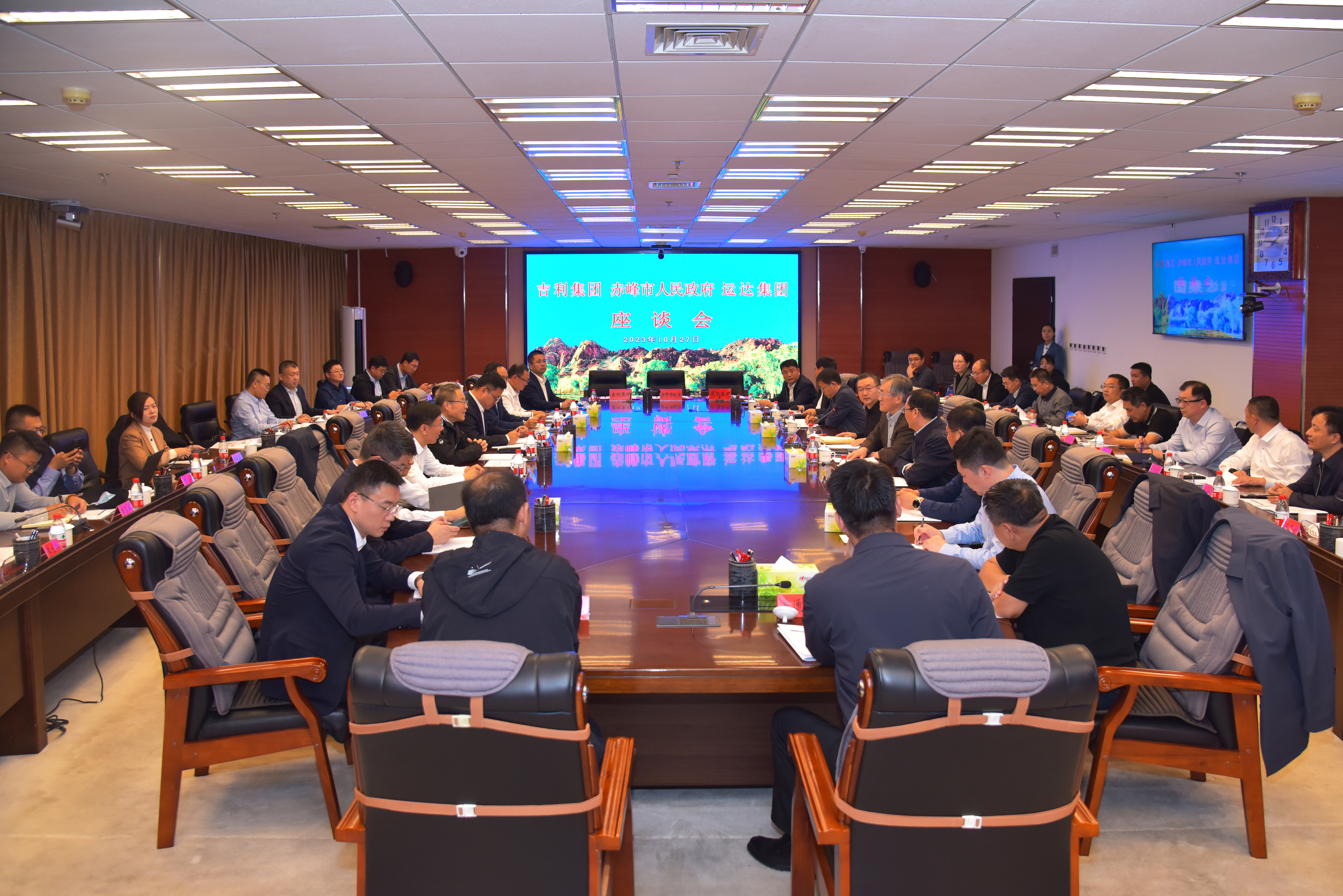 万利官网股份&amp;赤峰市政府&amp;吉祥远程商用车集团达玉成面战略相助