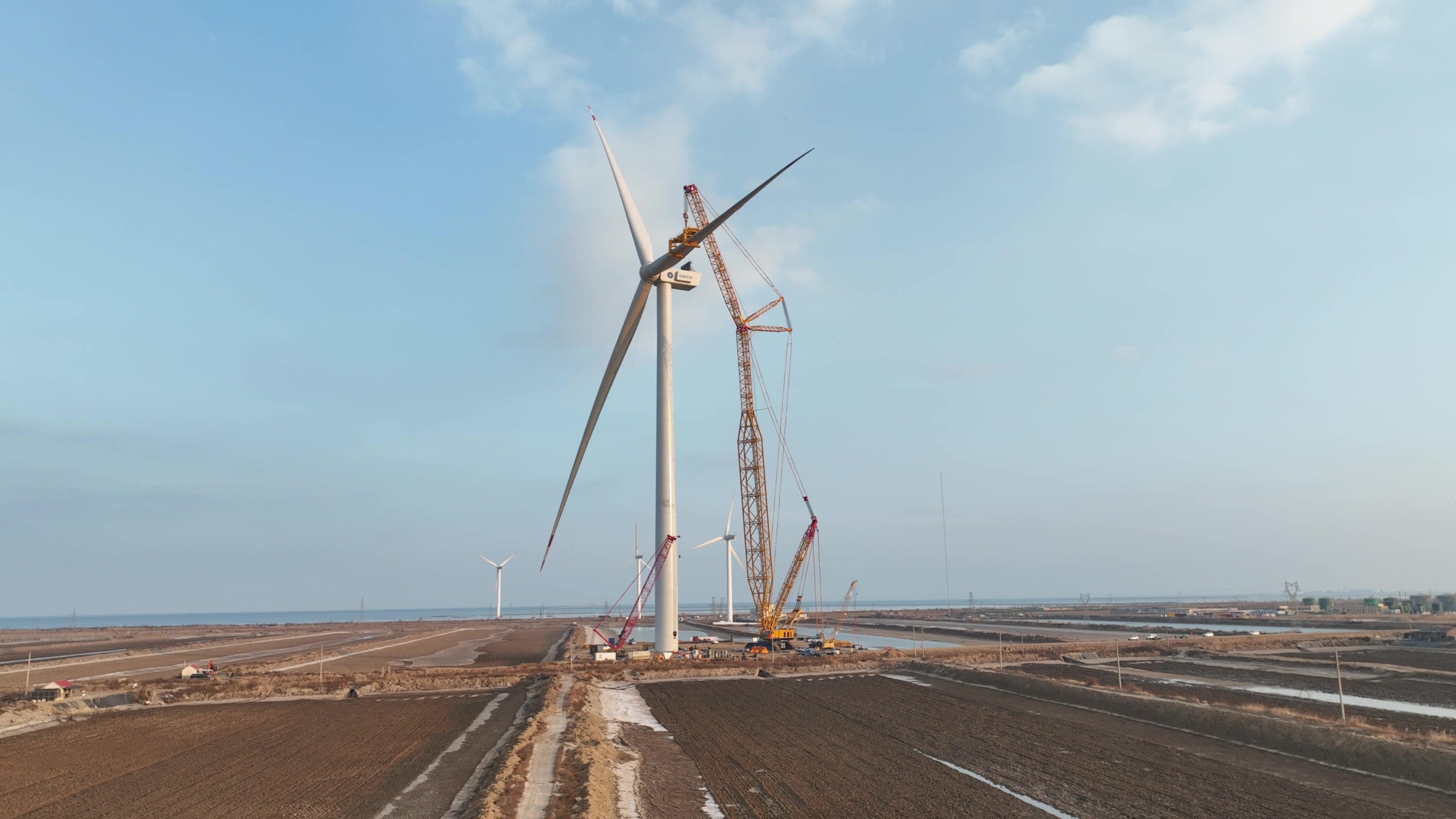 经年打磨现在亮剑！万利官网股份深远海16MW“海鹰”平台吊装乐成